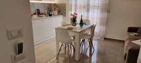 Appartement te huur voor € 2.383 per maand in Campobello di Licata, Via Thomas Alva Edison