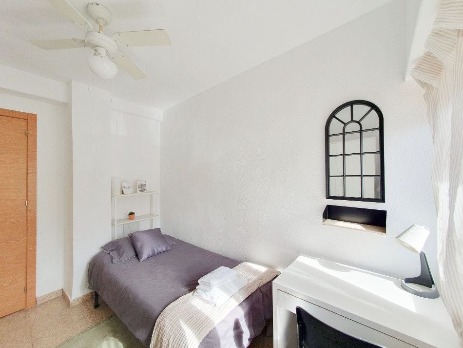 Pokój prywatny do wynajęcia za 390 € miesięcznie w mieście Valencia, Calle Felipe de Gauna