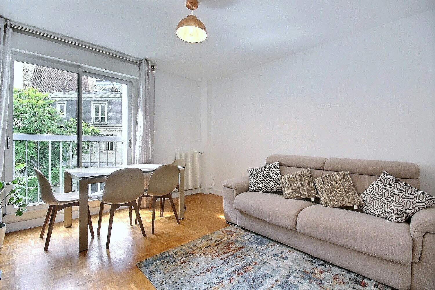 Apartment for rent for €2,450 per month in Paris, Rue Laugier