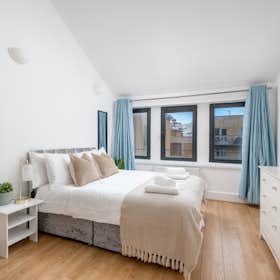 Apartment for rent for €3,799 per month in London, The Highway
