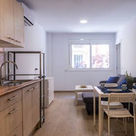 Apartment for rent for €1,200 per month in Barcelona, Carrer del Moianès