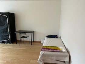 Shared room for rent for SEK 3,950 per month in Göteborg, Höstvädersgatan