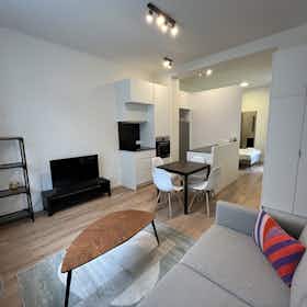 Apartment for rent for €1,250 per month in Ixelles, Rue Fernand Neuray