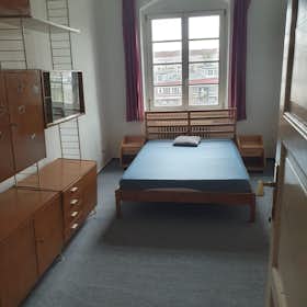 Private room for rent for €1,500 per month in Berlin, Königin-Elisabeth-Straße