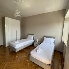 Apartment for rent for €1,850 per month in Turin, Piazza della Repubblica