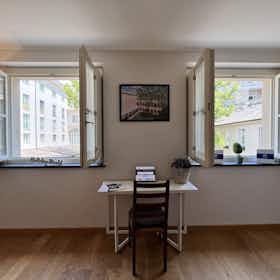 单间公寓 正在以 €1,954 的月租出租，其位于 Genoa, Via Assarotti