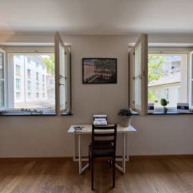 Studio for rent for €1,954 per month in Genoa, Via Assarotti