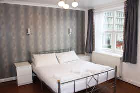 单间公寓 正在以 £2,505 的月租出租，其位于 Croydon, High Street