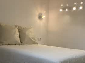 Private room for rent for €400 per month in Lourinhã, Rua dos Touritas