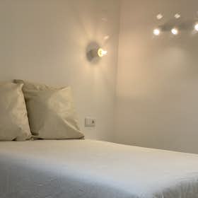 Приватна кімната за оренду для 400 EUR на місяць у Lourinhã, Rua dos Touritas