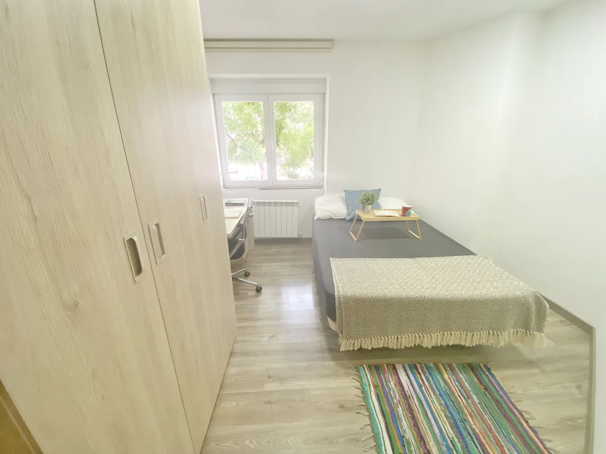 Private room in Calle del Alcalde López Casero, Madrid (1379113) ROOM