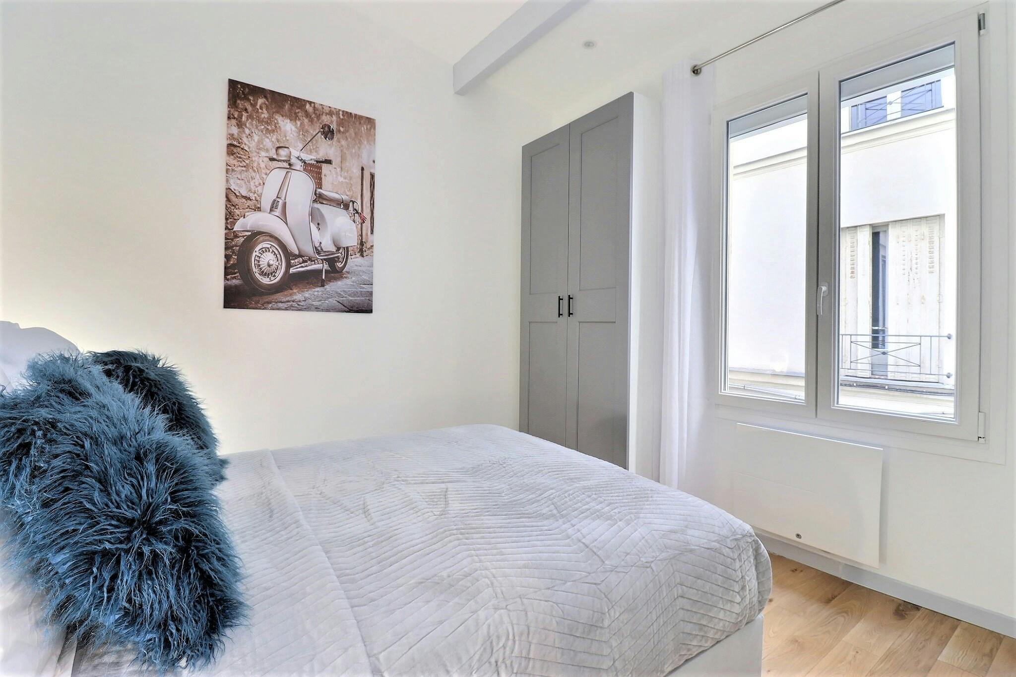 Rue Duvivier, Paris preview