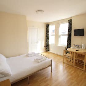 Monolocale in affitto a 2.520 £ al mese a London, Franciscan Road