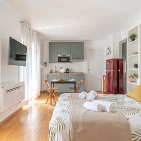 Studio for rent for €3,800 per month in Milan, Via Ausonio