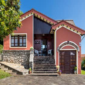 Дом сдается в аренду за 5 000 € в месяц в Alfoz de Lloredo, Barrio Caborredondo