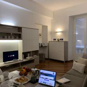 公寓 正在以 €1,954 的月租出租，其位于 Genoa, Via Lomellini