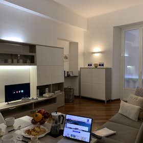 Apartament de închiriat pentru 1.954 EUR pe lună în Genoa, Via Lomellini