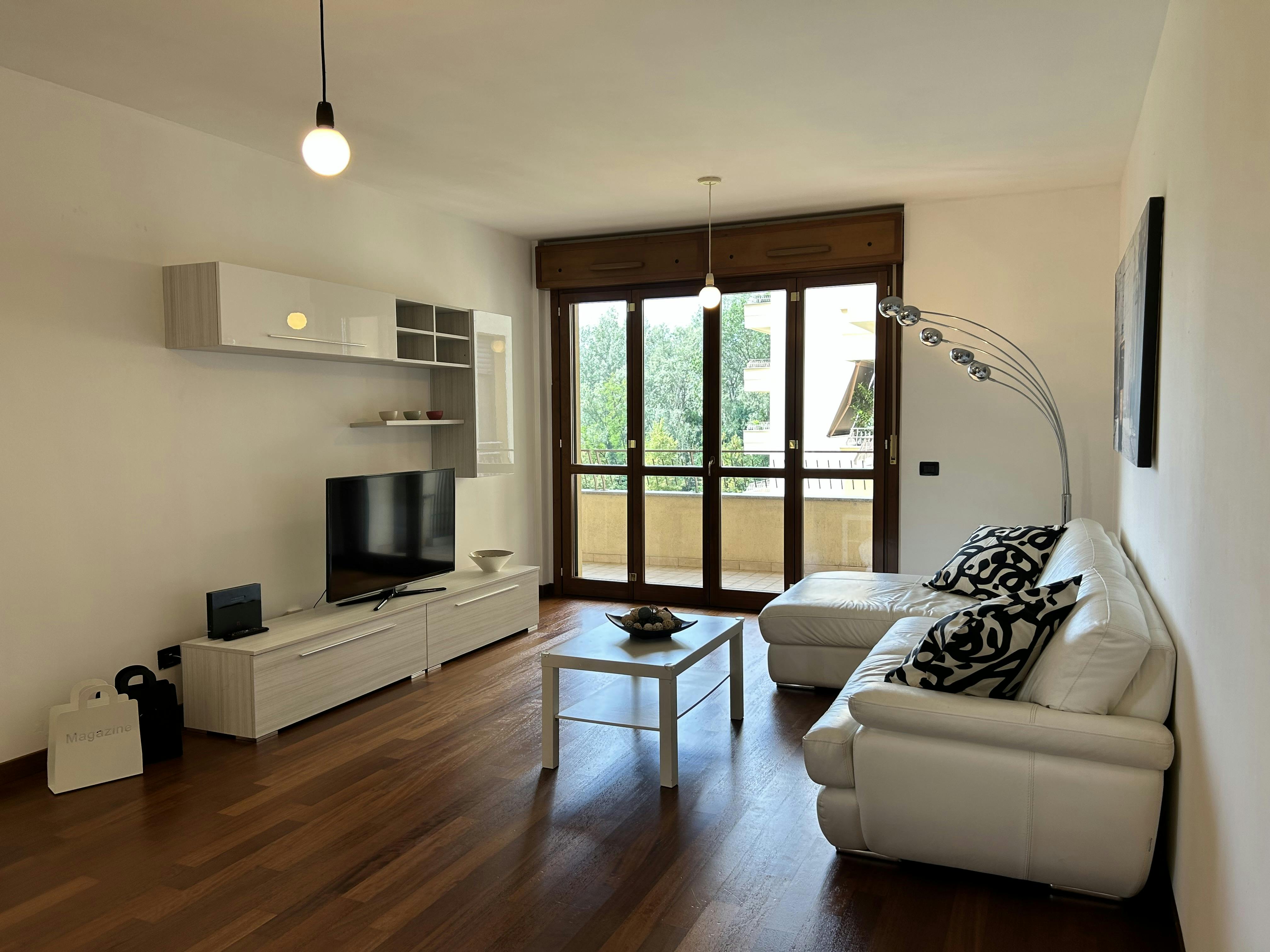 Wohnung zu mieten für 1.800 € pro Monat in Milan, Via Pompeo Marchesi