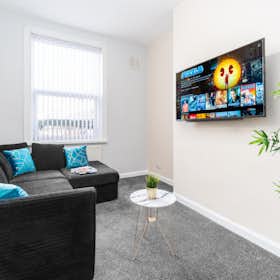 Apartment for rent for £2,792 per month in West Bromwich, Birmingham Road