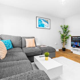 Mieszkanie do wynajęcia za 2807 GBP miesięcznie w mieście Stourbridge, Stewkins