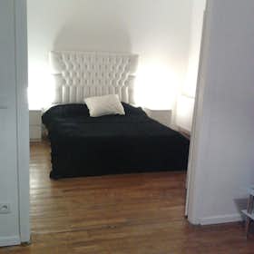 Apartment for rent for €2,299 per month in Vienna, Dorotheergasse