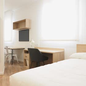 Mehrbettzimmer for rent for 824 € per month in Bilbao, Plaza Garellano