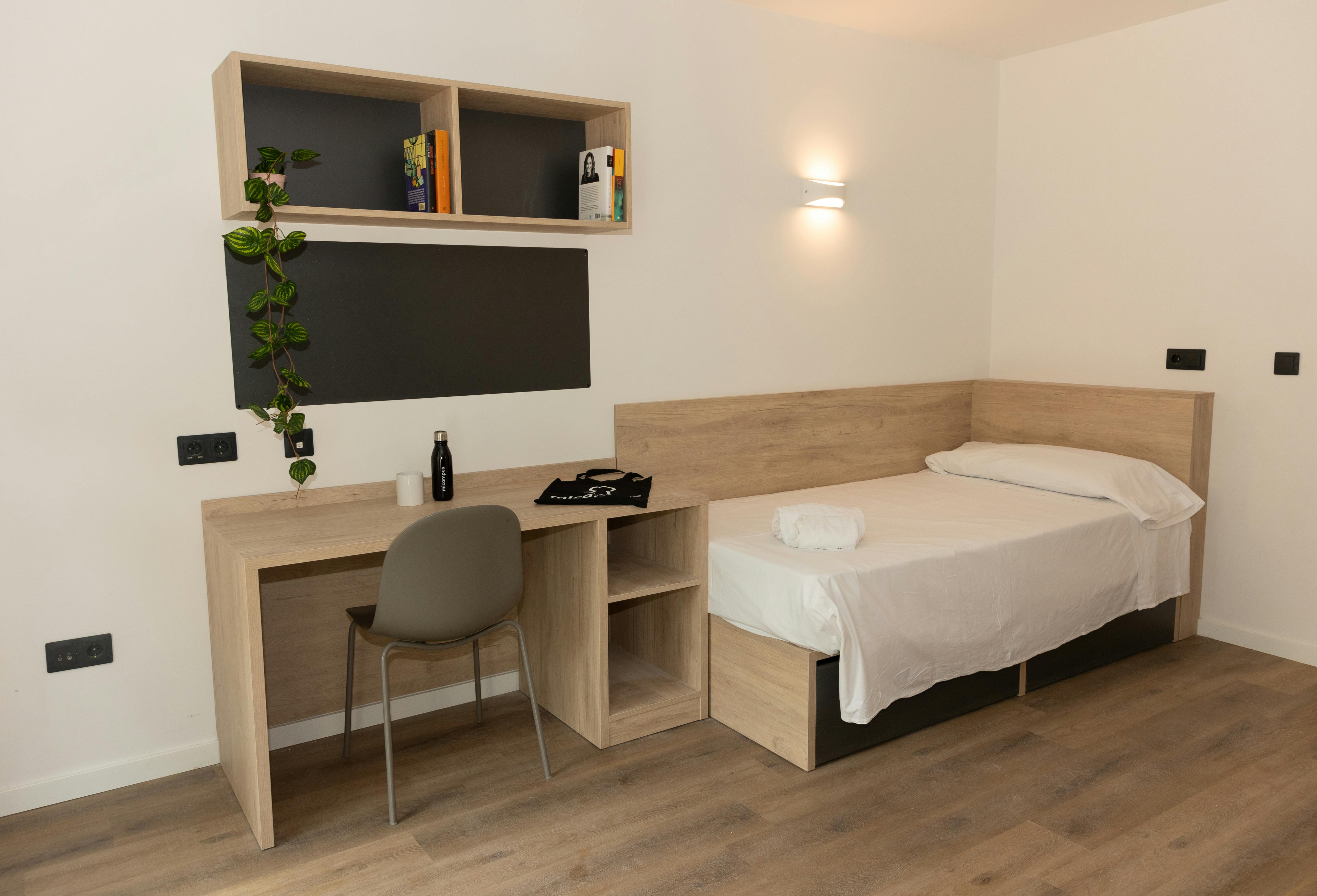 Habitación privada en alquiler por 714 € al mes en Burjassot, Calle Mariano Aser