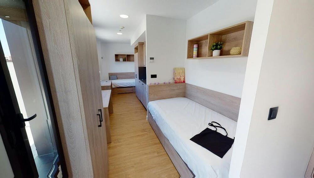 Shared room for rent for €1,049 per month in Madrid, Calle de Sinesio Delgado