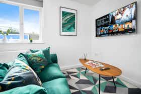 公寓 正在以 £2,800 的月租出租，其位于 Cradley Heath, Cradley Road