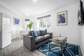 公寓 正在以 £2,800 的月租出租，其位于 Cradley Heath, Chester Road