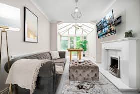 Apartamento para alugar por £ 3.400 por mês em Birmingham, Shirley Road