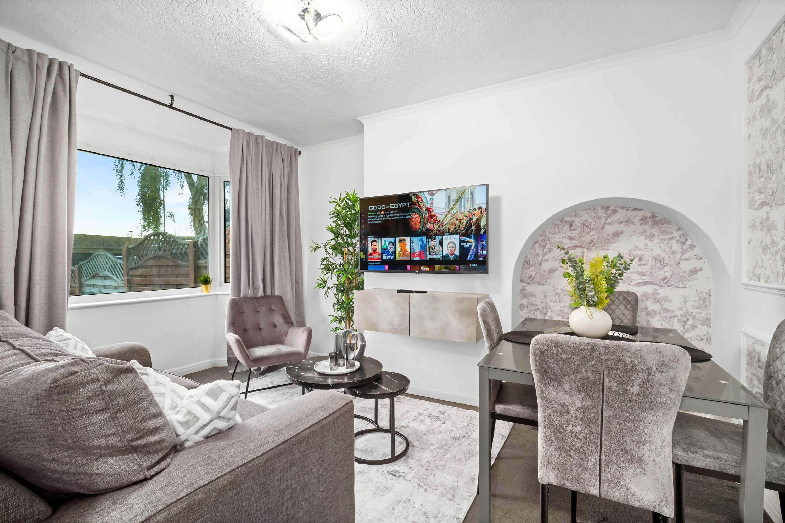 Apartment for rent for £3,400 per month in Birmingham, Tyburn Road