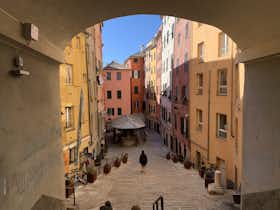 Apartment for rent for €1,675 per month in Genoa, Vico Durazzo