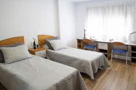 Gedeelde kamer te huur voor € 432 per maand in Burjassot, Avenida del Primero de Mayo