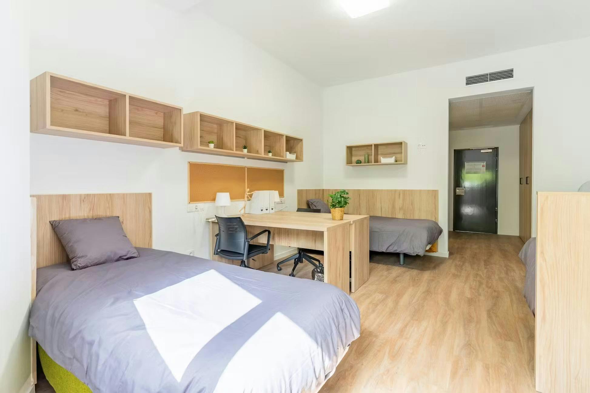 Shared room for rent for €931 per month in Valencia, Avenida de los Naranjos