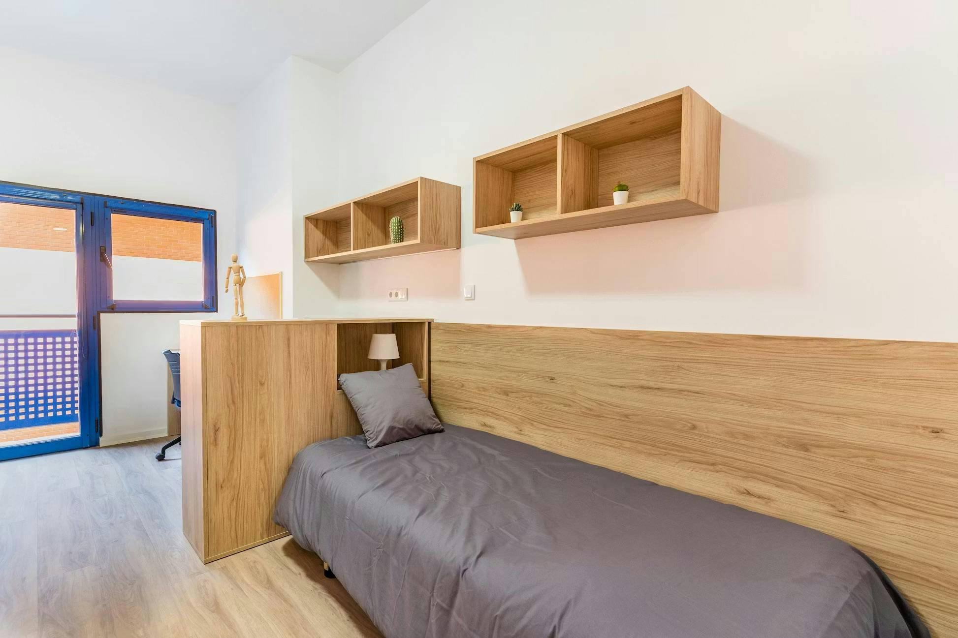 Private room for rent for €1,674 per month in Valencia, Avenida de los Naranjos