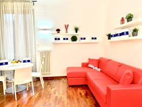 Apartment for rent for €1,954 per month in Genoa, Viale Goffredo Franchini