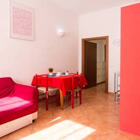 Apartament de închiriat pentru 1.330 EUR pe lună în Milan, Via Comune Antico