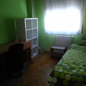 Private room for rent for €430 per month in Madrid, Calle del Río Uruguay