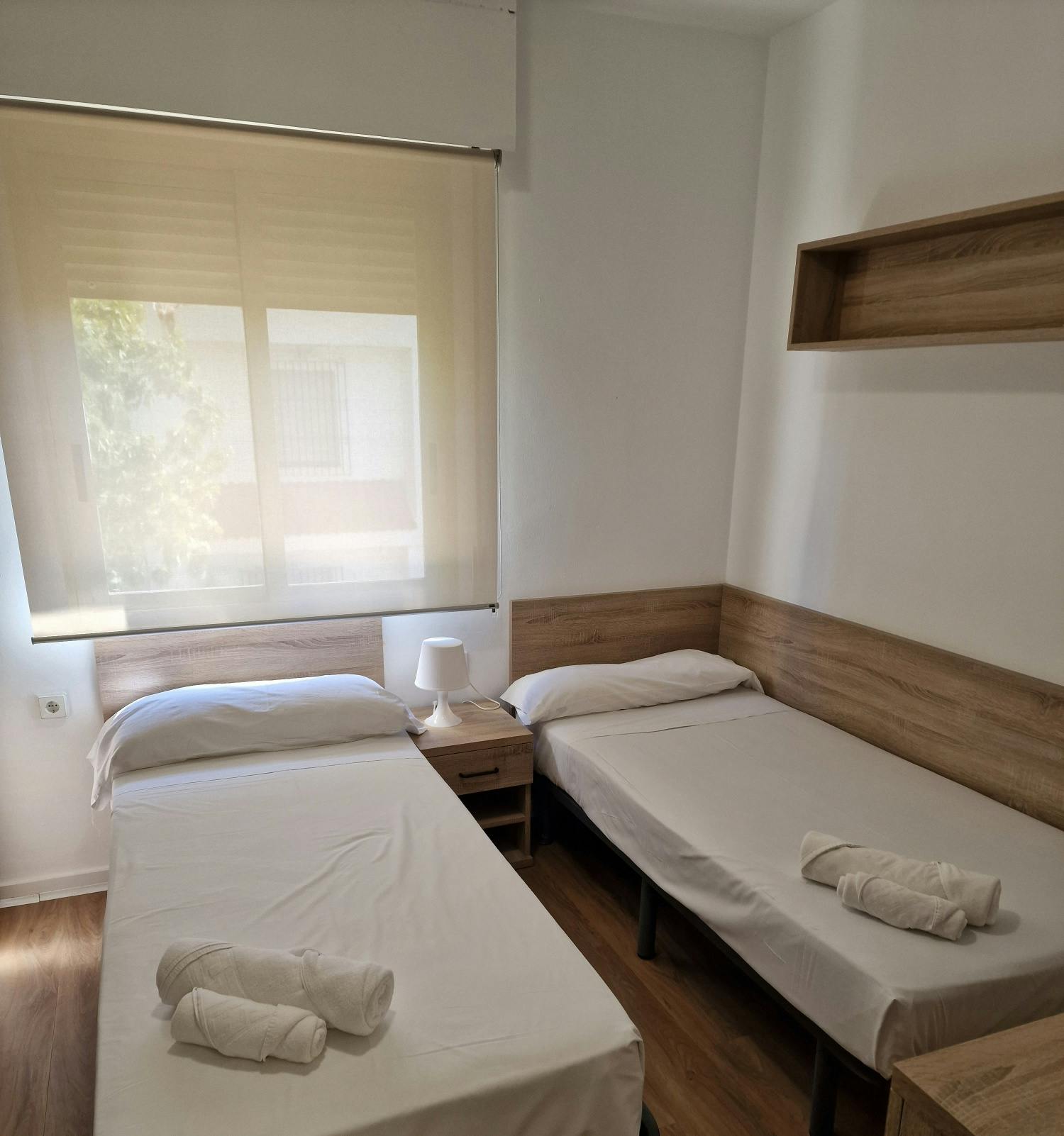Shared room for rent for €713 per month in Sevilla, Carretera Su Eminencia
