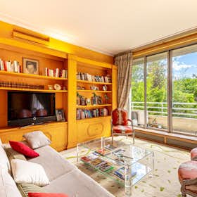 Apartment for rent for €4,000 per month in Paris, Rue Blanche