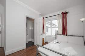 单间公寓 正在以 £2,229 的月租出租，其位于 London, Norbury Crescent