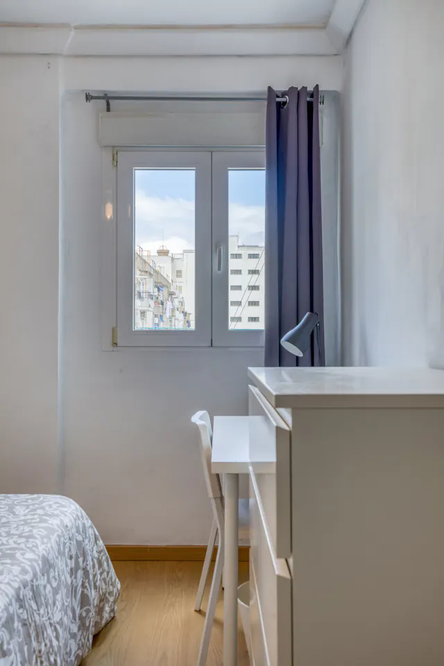 Private room in Carrer Jerónima Galés, Valencia (1379823) room image 20