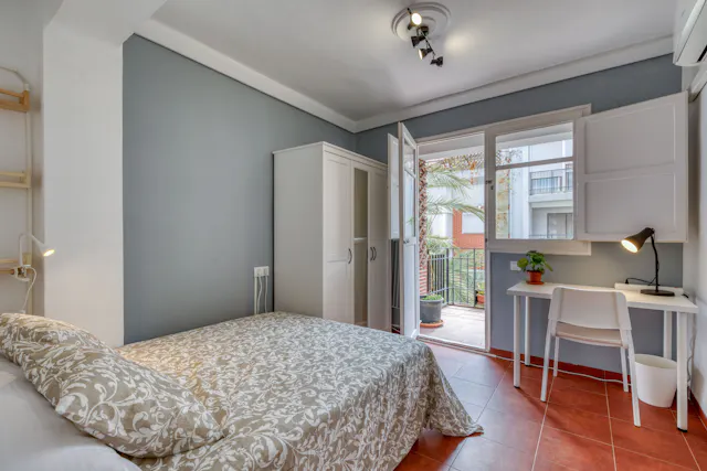 Private room in Carrer Jerónima Galés, Valencia (1379827) room image 2