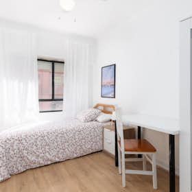 私人房间 正在以 €270 的月租出租，其位于 Valencia, Calle Almácera