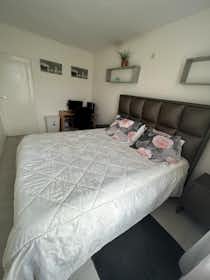 私人房间 正在以 €850 的月租出租，其位于 Haarlem, Bulgarijepad