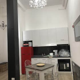 Apartment for rent for €1,700 per month in Turin, Via Saluzzo