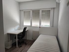 私人房间 正在以 €461 的月租出租，其位于 Pozuelo de Alarcón, Calle Burgos