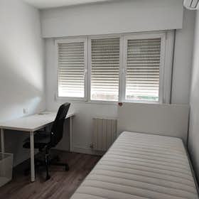 Отдельная комната сдается в аренду за 461 € в месяц в Pozuelo de Alarcón, Calle Burgos