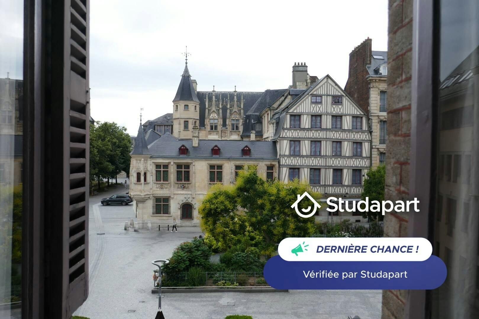 Wohnung zu mieten für 1.290 € pro Monat in Rouen, Place de la Pucelle d'Orléans